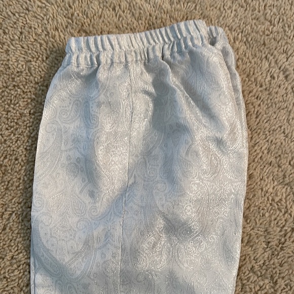 Girls silver color banaras loose pants for Pakistani Indian clothes. - Picture 3 of 4